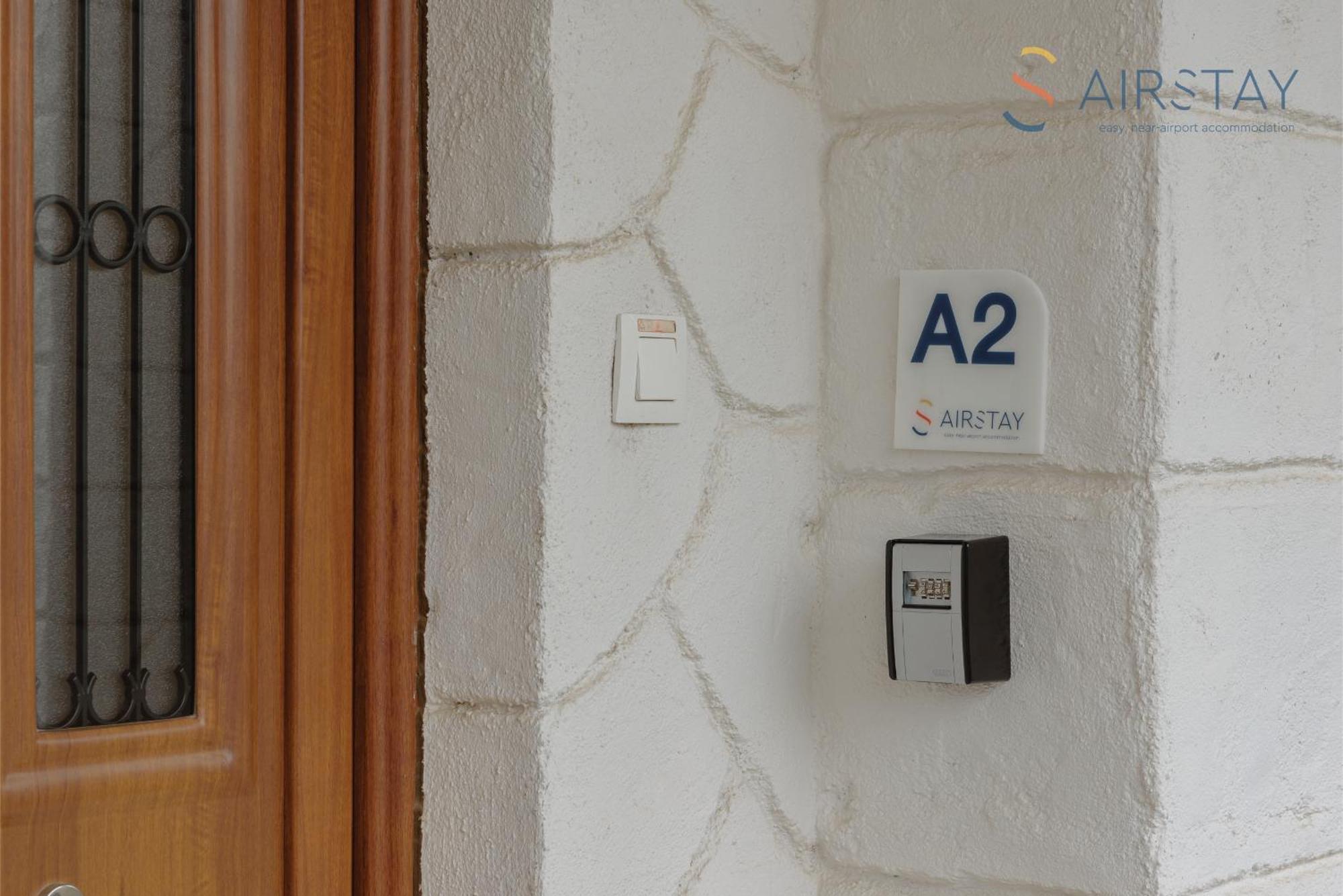 Ryze Apartments Airport By Airstay Artemida  Zewnętrze zdjęcie