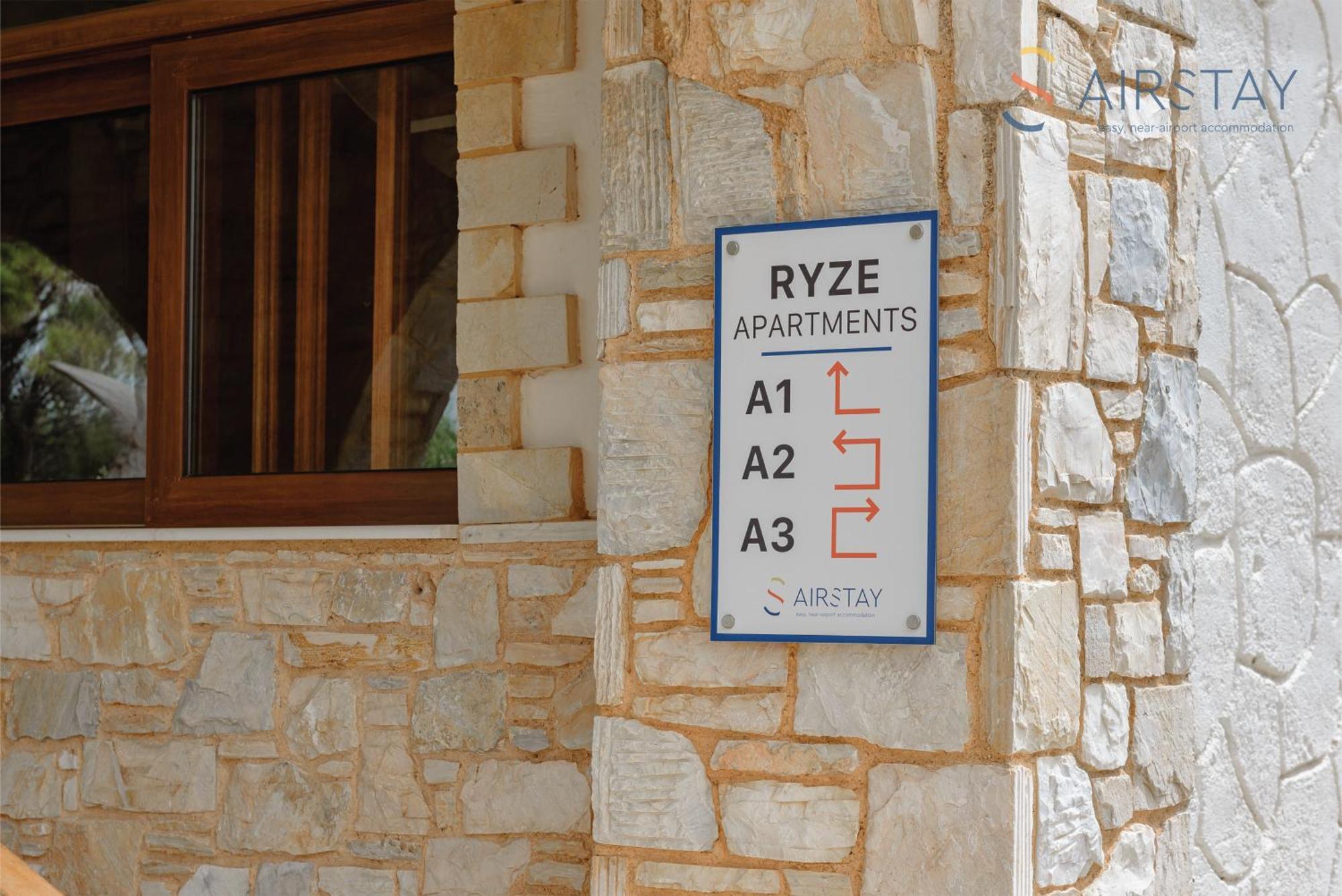 Ryze Apartments Airport By Airstay Artemida  Zewnętrze zdjęcie