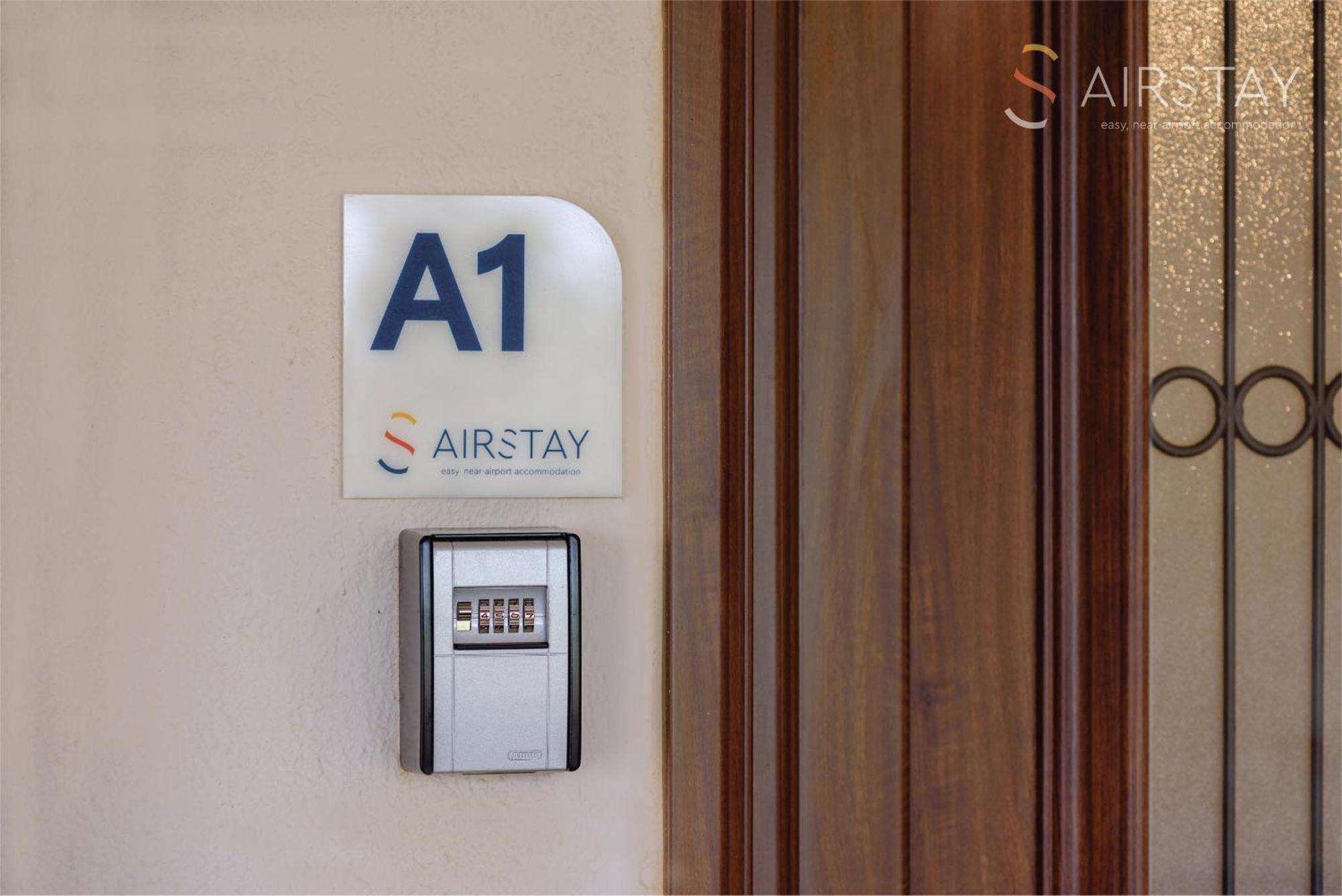 Ryze Apartments Airport By Airstay Artemida  Zewnętrze zdjęcie