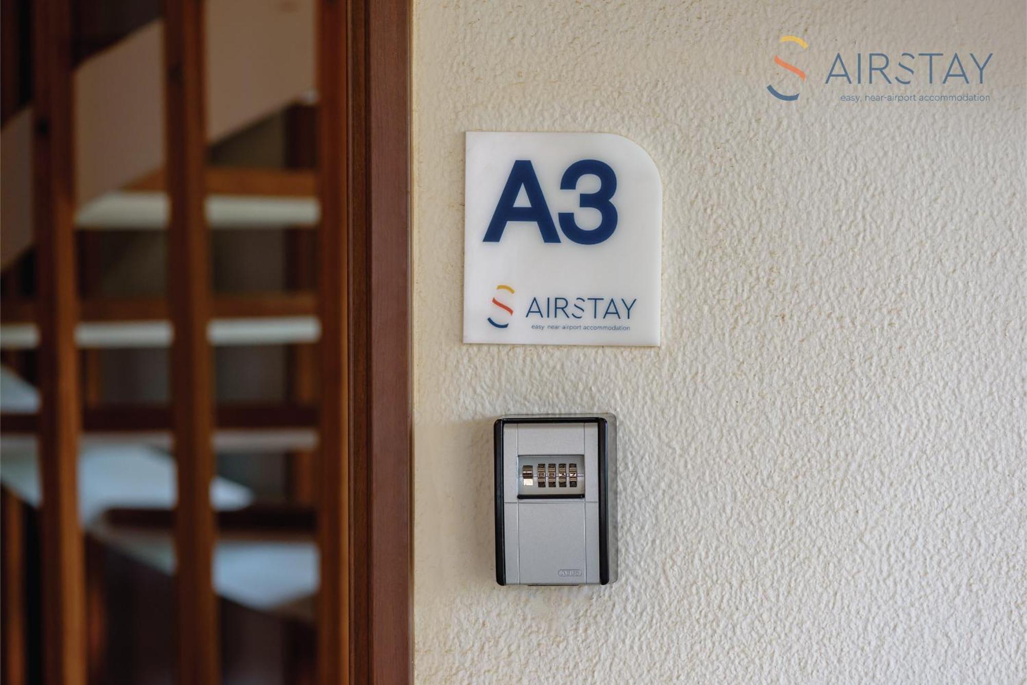 Ryze Apartments Airport By Airstay Artemida  Zewnętrze zdjęcie
